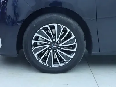 Buick GL8 Hybrid 2025, 28900 км, за 236800 CNY