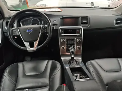 Volvo V60 2017, 77400 км, за 69800 CNY - фото 12