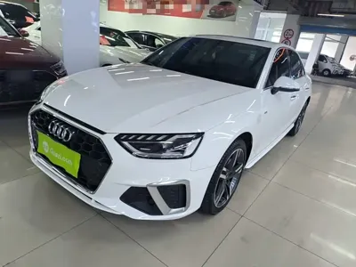 Audi A4L · 2022 год