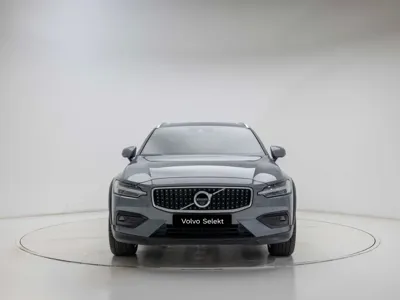Volvo V60 2022, 36792 км, за 36000000 KRW