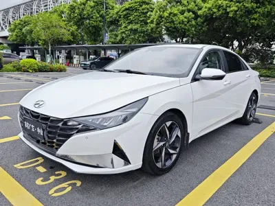 Hyundai Elantra · 2022 год