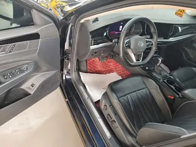 Volkswagen Passat 2023, 60800 км, за 131100 CNY - фото 16