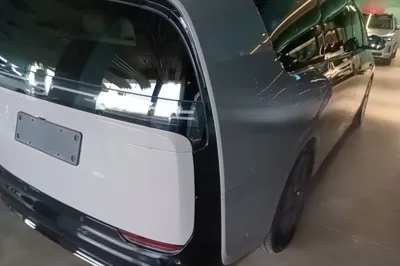 Li Auto MEGA 2025, 9700 км, за 498522.28 CNY - фото 6
