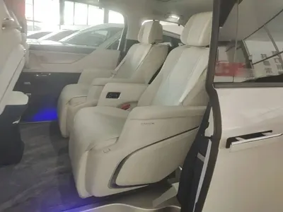 Buick GL8 Hybrid 2025, 14400 км, за 302500 CNY - фото 17