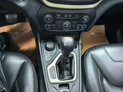 Jeep Cherokee 2016, 110800 км, за 32800 CNY - фото 16