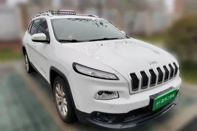 Jeep Cherokee 2016, 91400 км, за 48333.56 CNY