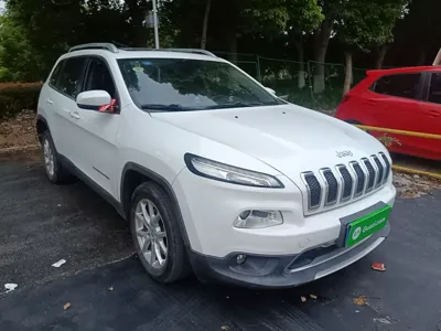 Jeep Cherokee 2017, 73400 км, за 53398.05 CNY