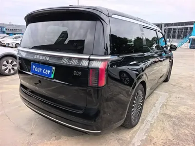Zeekr 009 2023, 114000 км, за 232800 CNY