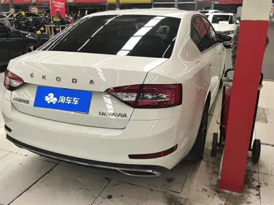 Skoda Octavia 2021, 70000 км, за 52300 CNY