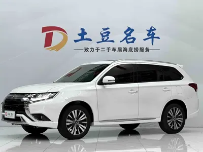 Mitsubishi Outlander · 2022 год