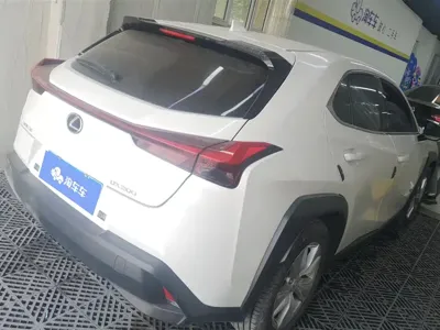 Lexus UX 2022, 28500 км, за 120000 CNY