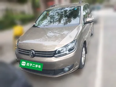 Volkswagen Touran 2015, 95000 км, за 44356.57 CNY