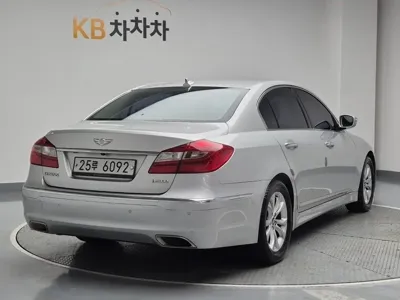 Hyundai Genesis 2013, 160000 км, за 4300000 KRW