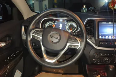 Jeep Cherokee 2016, 77100 км, за 47246.29 CNY - фото 7