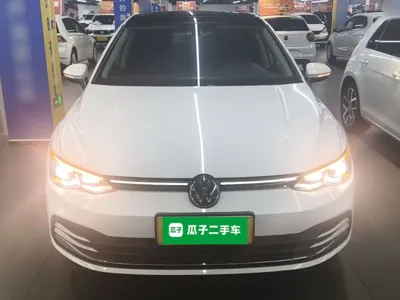 Volkswagen Golf 2023, 37300 км, за 105212.17 CNY