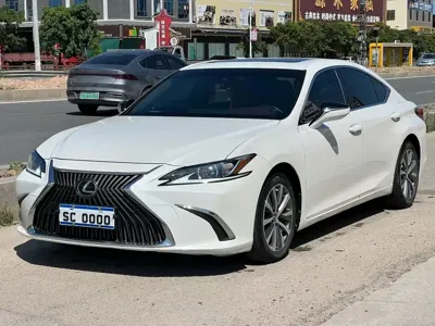 Lexus ES · 2018 год