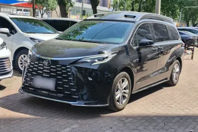 Toyota Sienna · 2024 год