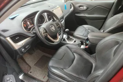 Jeep Cherokee 2017, 112200 км, за 47918.89 CNY - фото 16