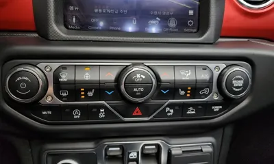 Jeep Wrangler 2021, 98341 км, за 37490000 KRW - фото 31