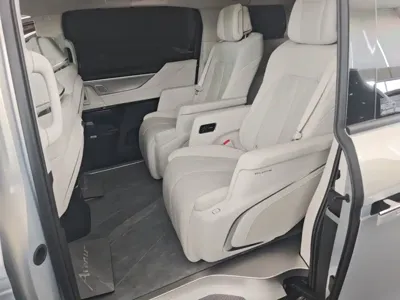 Buick GL8 Hybrid 2024, 41200 км, за 260600 CNY - фото 17