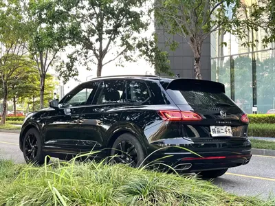 Volkswagen Touareg 2024, 19000 км, за 385000 CNY