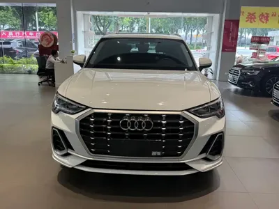 Audi Q3 2023, 22000 км, за 193800 CNY