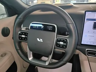 Li Auto Li L8 2025, 9700 км, за 255900 CNY - фото 11