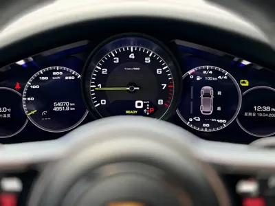 Porsche Cayenne Hybrid 2023, 50000 км, за 428700 CNY - фото 14