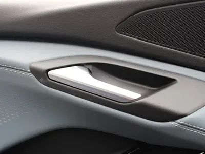 Audi 奥迪Q6L e-tron 2025, 5600 км, за 256000 CNY - фото 8
