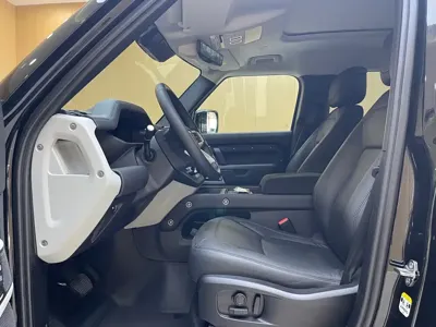 Land Rover Defender 2024, 18000 км, за 638000 CNY