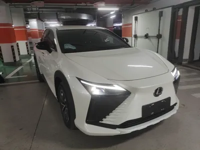 Lexus RZ 2023, 18800 км, за 169813.27 CNY