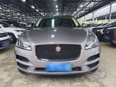 Jaguar F-Pace 2021, 82500 км, за 122100 CNY