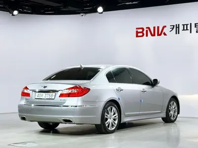 Hyundai Genesis 2012, 174777 км, за 3800000 KRW