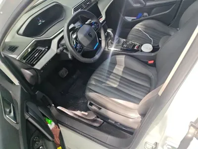 Peugeot 408 2023, 45300 км, за 53400 CNY - фото 8