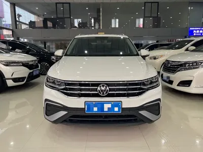 Volkswagen Tiguan L 2023, 10000 км, за 109800 CNY