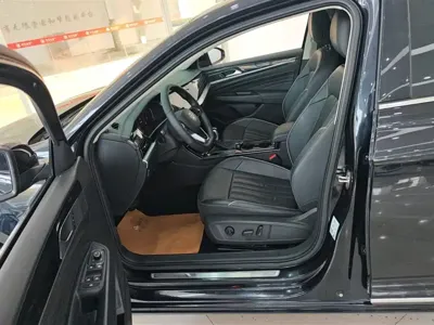 Volkswagen Passat 2023, 55100 км, за 112800 CNY - фото 9