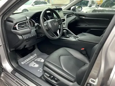 Toyota Camry 2023, 32000 км, за 120800 CNY