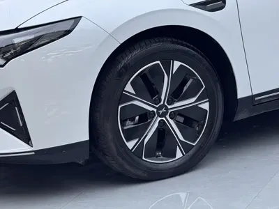 Xpeng P5 2022, 24300 км, за 79800 CNY