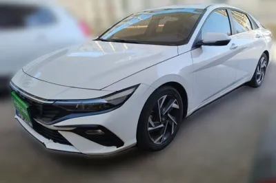 Hyundai Elantra · 2023 год