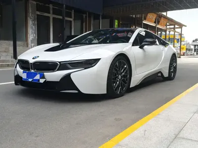 BMW i8 · 2017 год