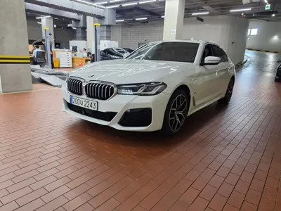 BMW 5-Series · 2021 год
