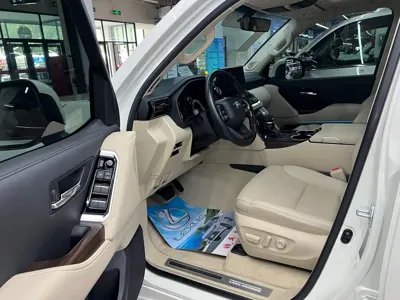 Toyota Land Cruiser 2024, 30000 км, за 698000 CNY - фото 9