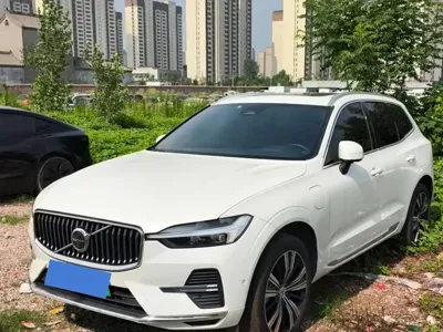 Volvo XC60 PHEV · 2022 год