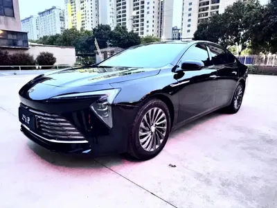 Buick LaCrosse 2025, 5000 км, за 118900 CNY