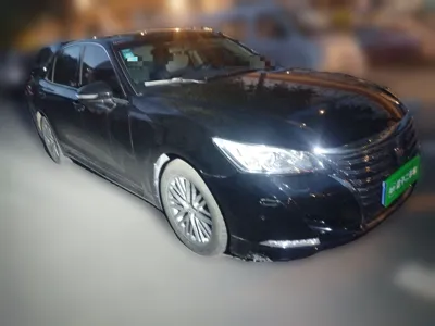 Toyota Crown 2018, 92400 км, за 118865.3 CNY