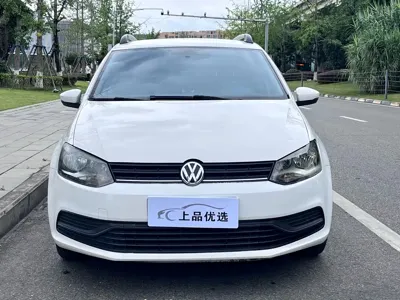 Volkswagen Polo 2015, 172000 км, за 13899 CNY