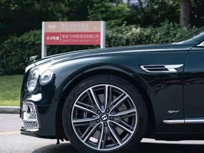 Bentley Flying Spur PHEV 2023, 16000 км, за 2118000 CNY - фото 5