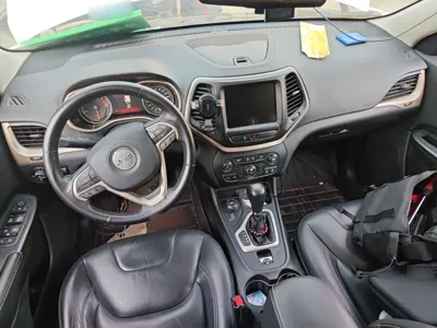 Jeep Cherokee 2016, 71400 км, за 41263.35 CNY - фото 12