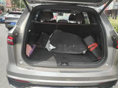 Geely Xingyue L 2021, 15600 км, за 81000 CNY