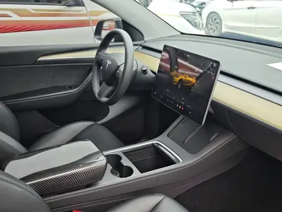 Tesla Model Y 2023, 40000 км, за 141500 CNY